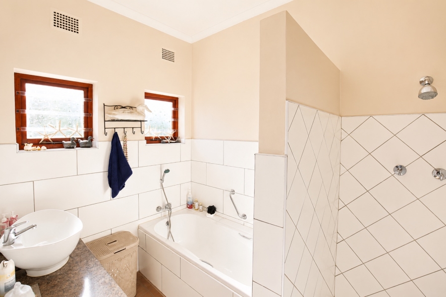 3 Bedroom Property for Sale in Upper Robberg Western Cape